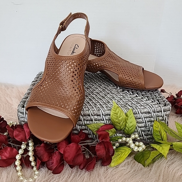 COPY - Clarks Collection Ultimate Comfort Women's Tan Leather Sandals Sz 8M Cui… - Picture 2 of 6